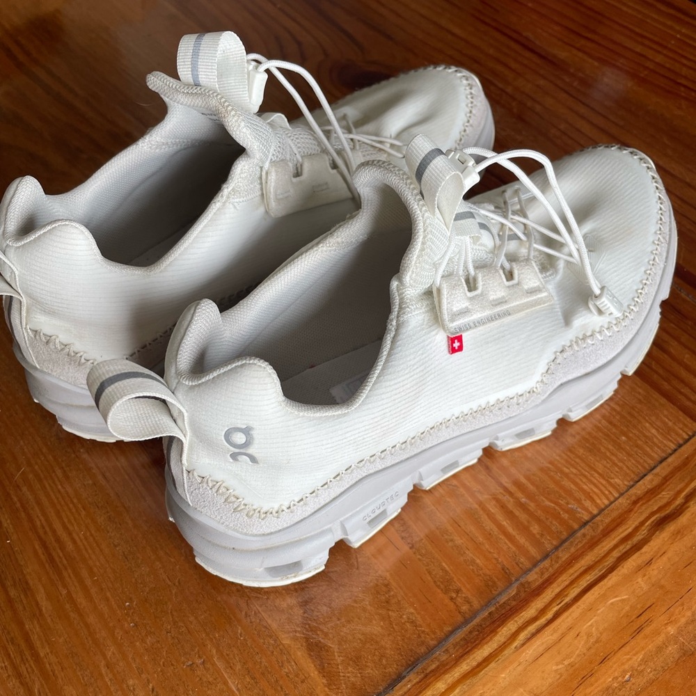 On Cloud Athletic Shoes